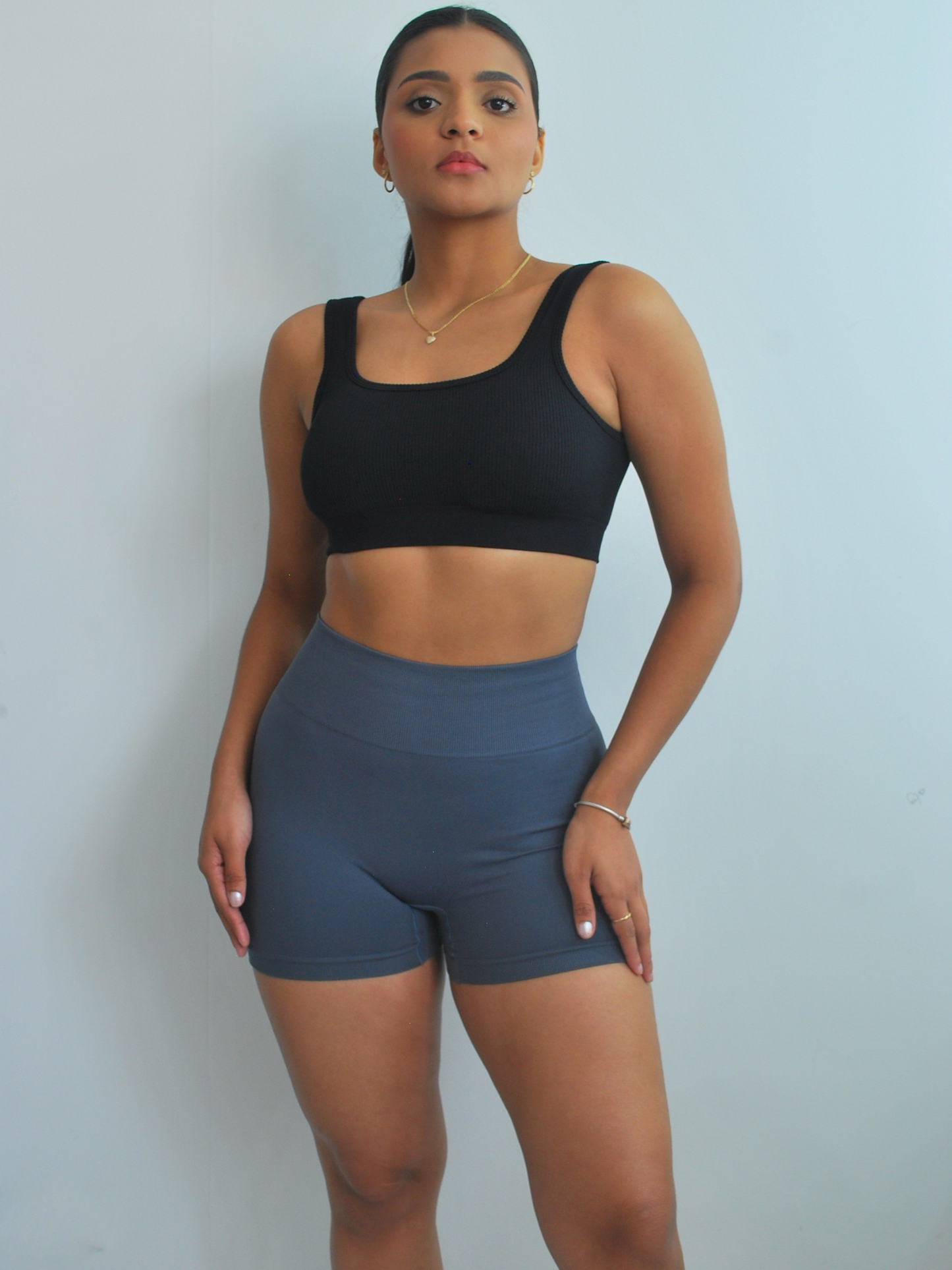 Short Essential Gris Oscuro